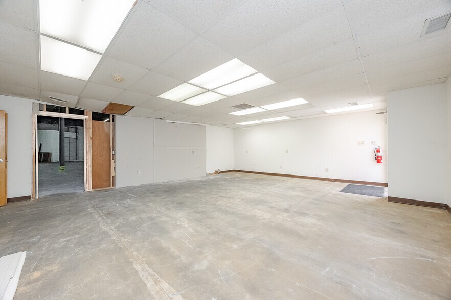 More Photos Of 640 Snyder Ave, West Chester Warehouse For Sale