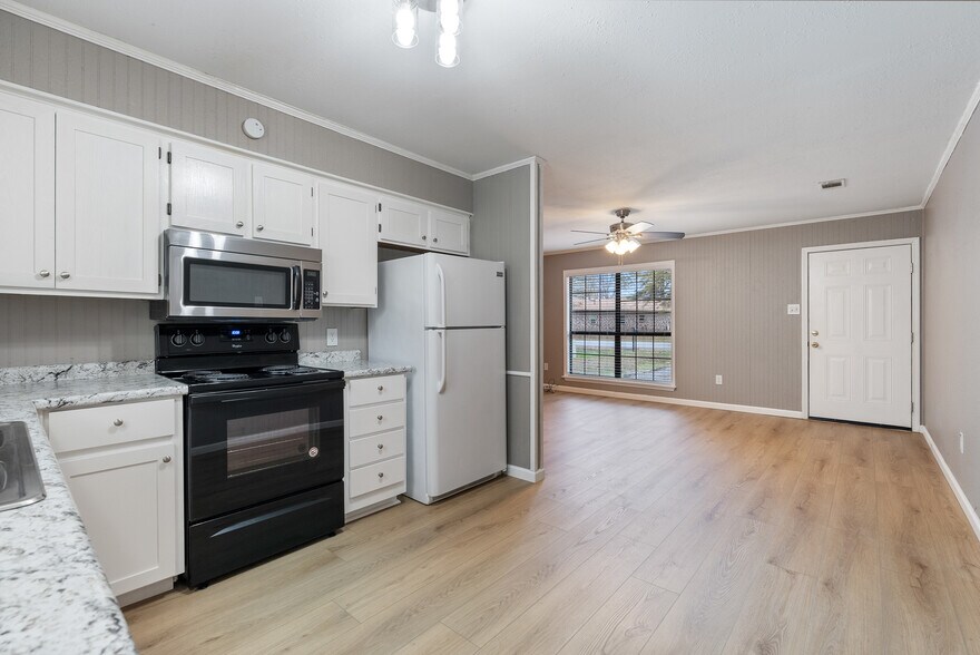 More Photos Of 16 Linder Rd, Greenbrier Apartments For Sale