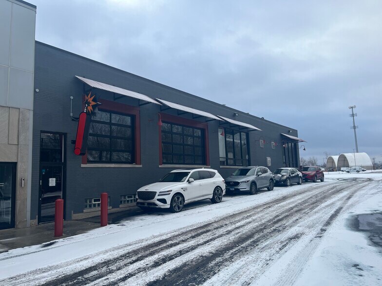 More Photos Of 4055 W Peterson Ave, Chicago Light Manufacturing For Lease