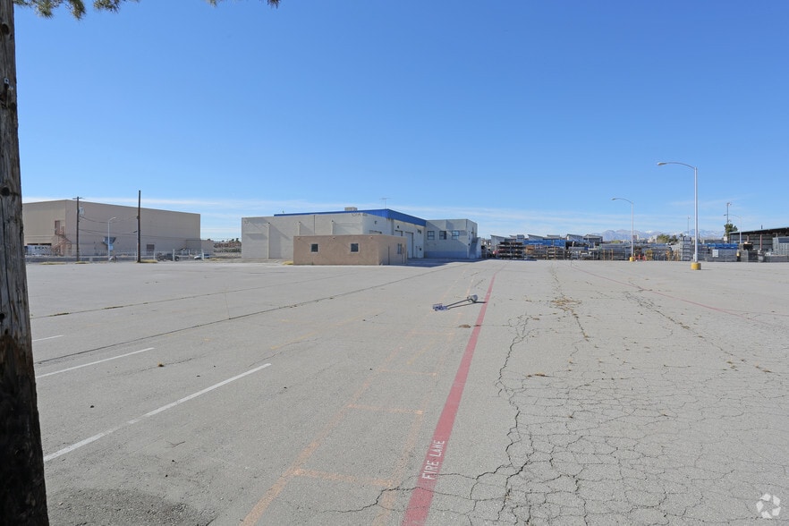 More Photos Of 101 N Mojave Rd, Las Vegas Warehouse For Lease