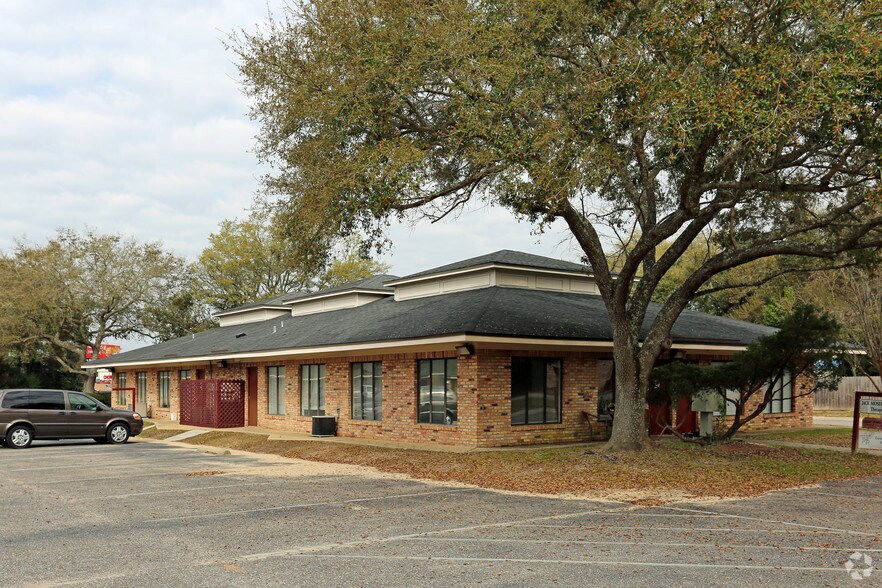 More Photos Of 6706 N 9th Ave, Pensacola Medical For Lease