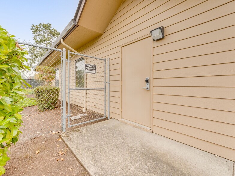 More Photos Of 2275 NE McDaniel Ln, Mcminnville Office For Lease