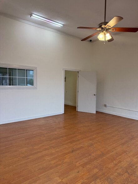 More Photos Of 1124-1140 E Pacific Coast Hwy, Long Beach Storefront For Lease