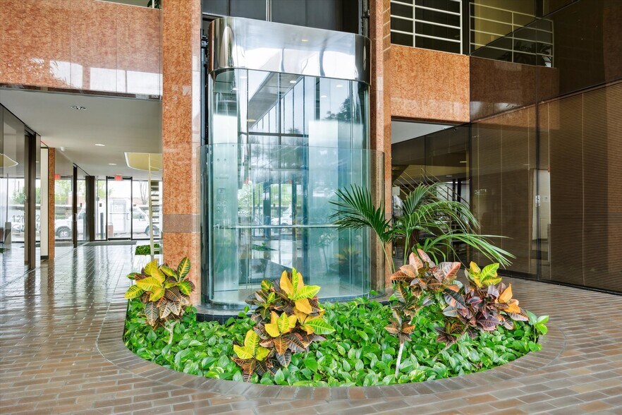 More Photos Of 12727 Featherwood Dr, Houston Office For Lease