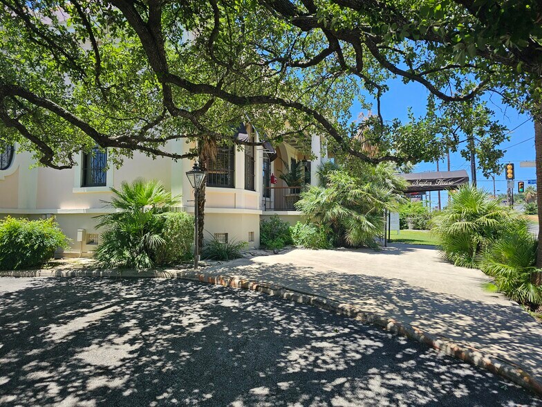 More Photos Of 1919 San Pedro Ave, San Antonio Office For Sale