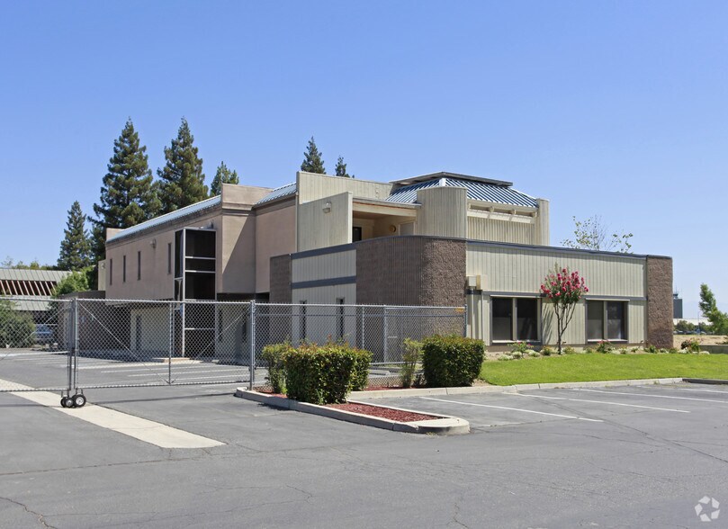 More Photos Of 2211 N Fine Ave, Fresno Office For Lease