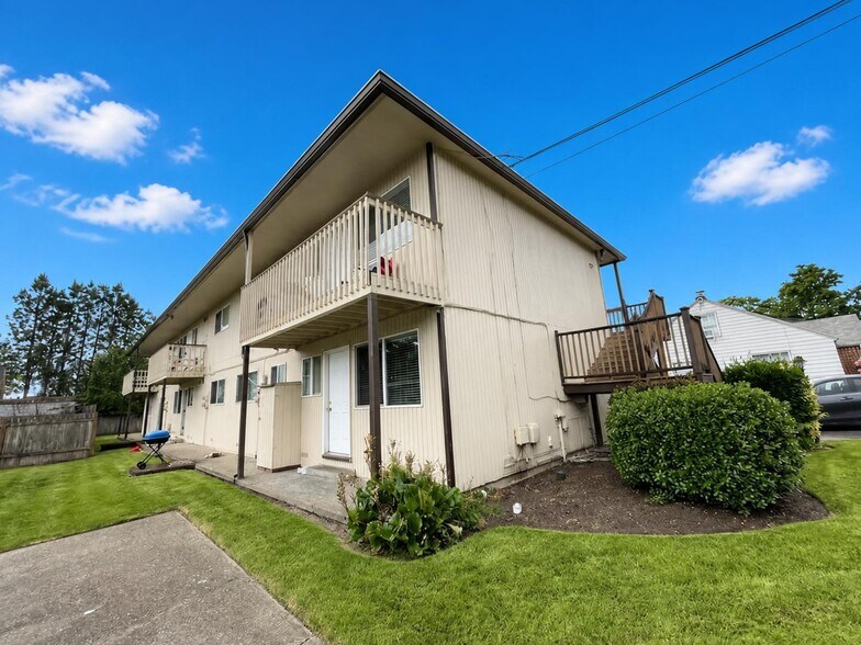 More Photos Of 271 Clay St E, Monmouth Apartments For Sale