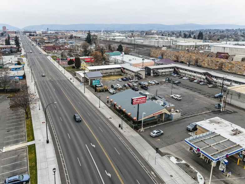 More Photos Of 822 N 1st St, Yakima Restaurant For Sale