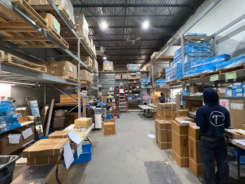 More Photos Of 1300-1360 Rue Louis-Marchand, Beloeil Warehouse For Lease