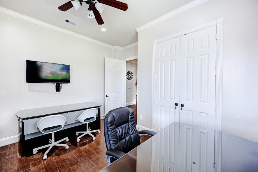 More Photos Of 1836 Snake River Rd, Katy Office Residential For Sale