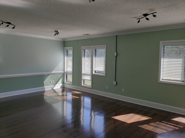 More Photos Of 920 Paverstone Dr, Raleigh Office For Lease