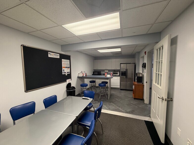 More Photos Of 12120 Metro Pky, Fort Myers Warehouse For Sale