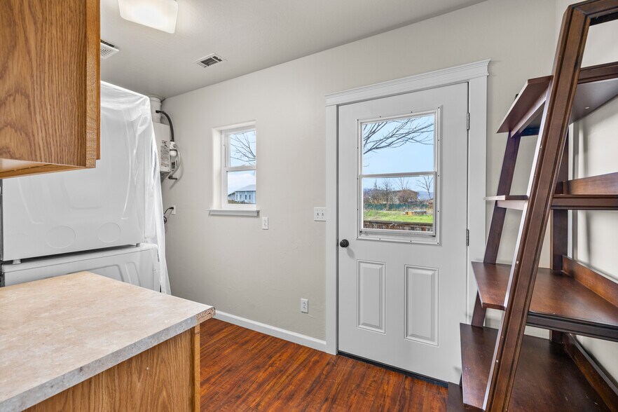 More Photos Of 802 E Vilas Rd, Medford Light Manufacturing For Sale