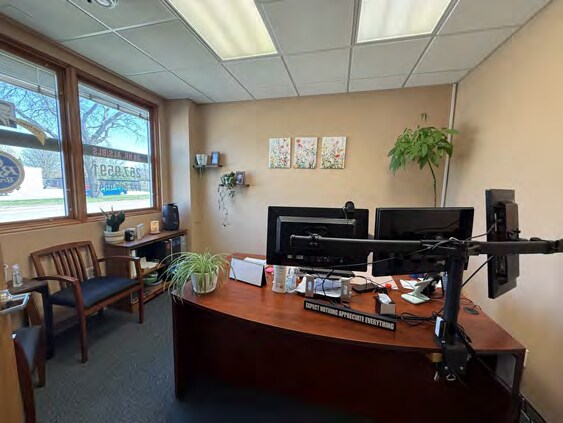 More Photos Of 922 S Park St, Madison Flex For Sale