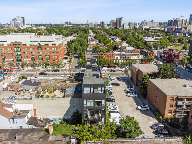 More Photos Of 335 College St, Toronto Apartments For Sale