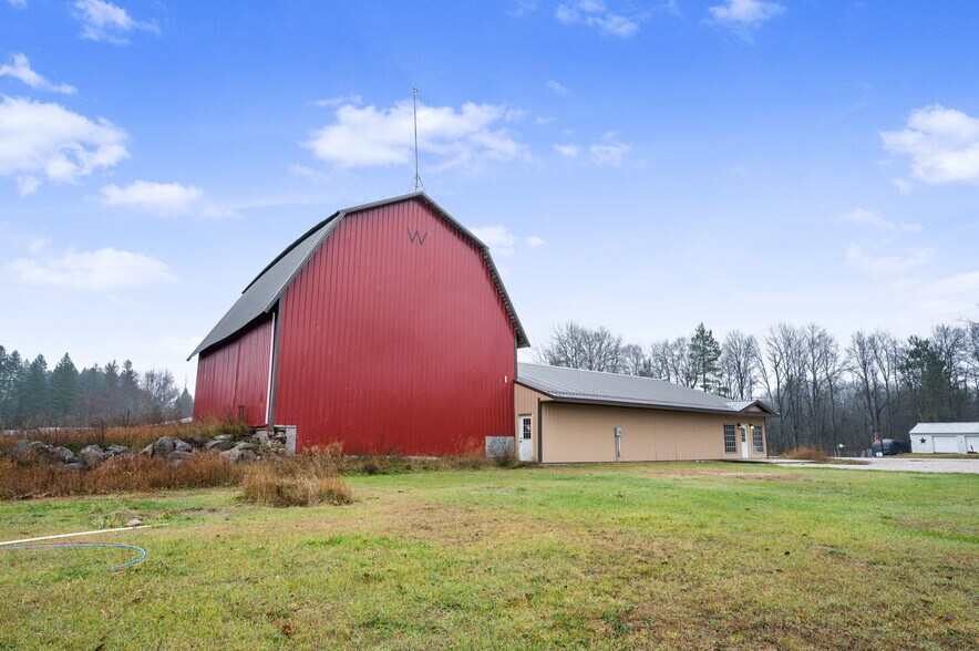 More Photos Of 11406 E 8th St, Reed City Office For Sale