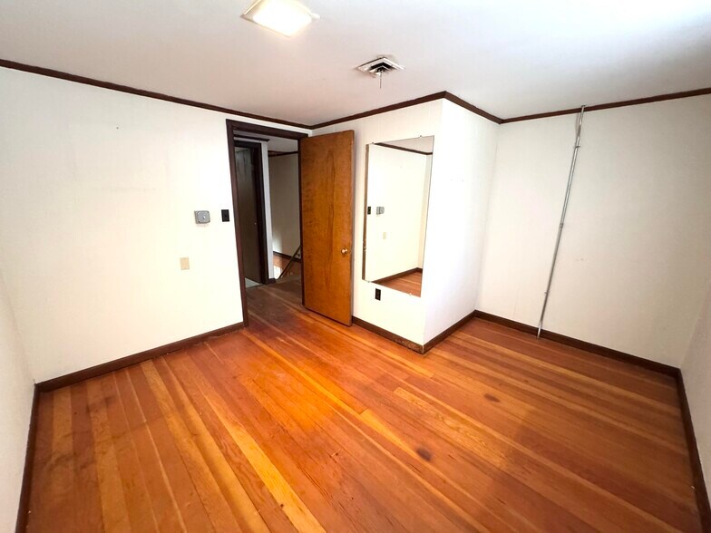 More Photos Of 2072 Main st, Londonderry Apartments For Sale