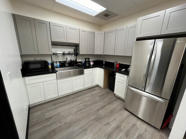 More Photos Of 9970 Bell Ranch Dr, Santa Fe Springs Research And Development For Lease