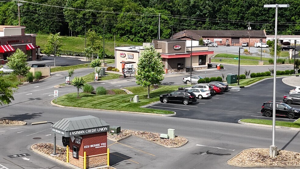 More Photos Of 920 N State of Franklin Rd, Johnson City Supermarket For Lease