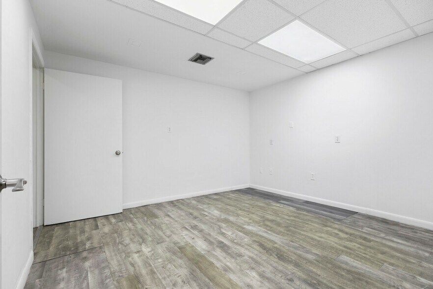 More Photos Of 1740-1742 NW 93rd Ave, Miami Warehouse For Lease