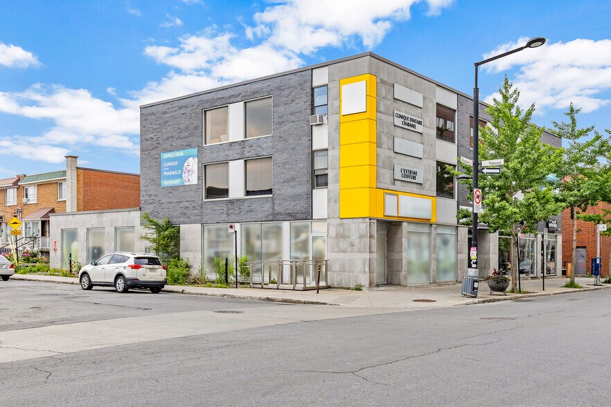 Primary Photo Of 290-304 Rue Chabanel O, Montréal Storefront Retail Office For Lease