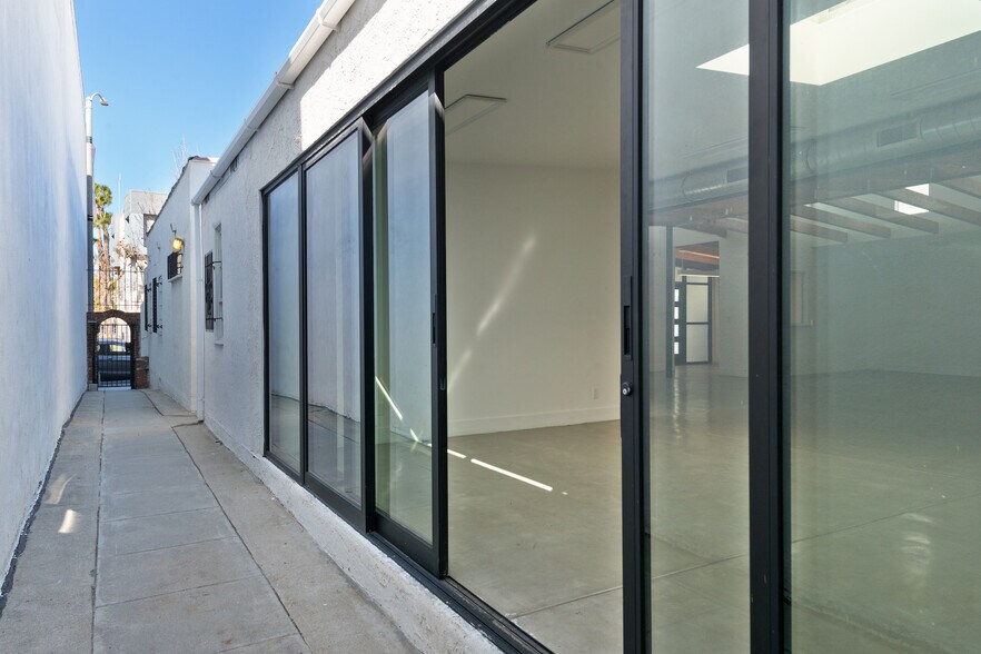 More Photos Of 1020 Pico Blvd, Santa Monica Storefront Retail Office For Lease