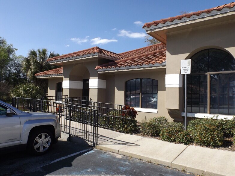 Primary Photo Of 601 E Dixie Ave, Leesburg Medical For Lease
