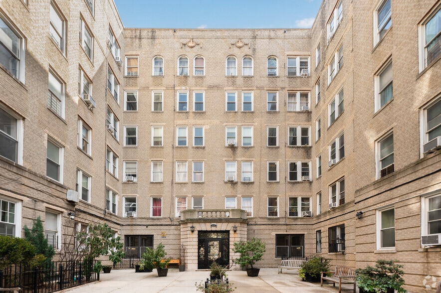 More Photos Of 811 Walton Ave, Bronx Apartments For Lease