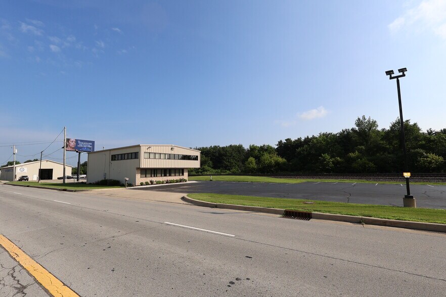 More Photos Of 23119 US Highway 33, Elkhart Storefront For Lease