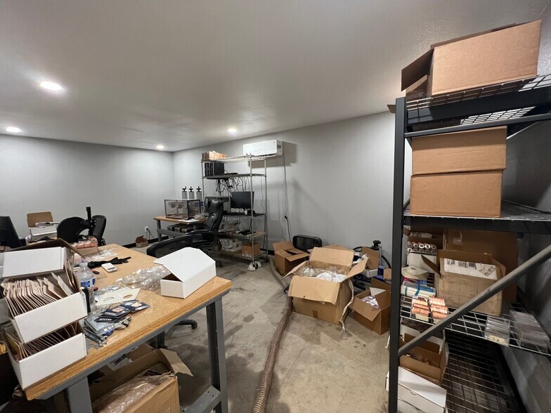 More Photos Of 426 Rose Garden Dr, McKinney Warehouse For Lease