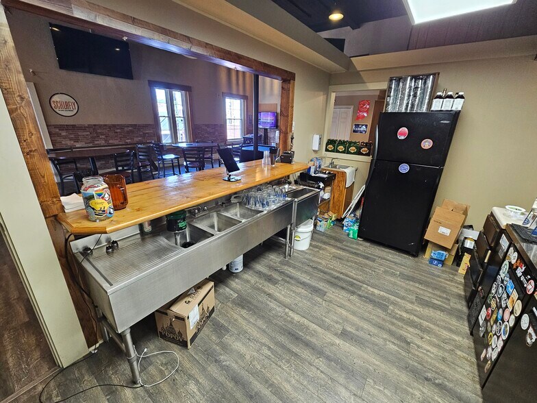 More Photos Of 124 Main St, Vincennes Office For Sale