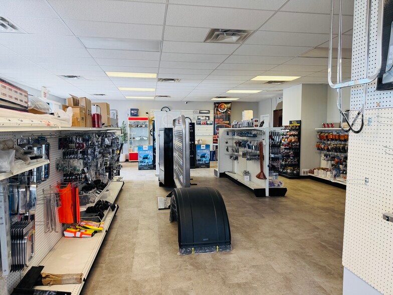 More Photos Of 10102 120 St, Grande Prairie Warehouse For Lease
