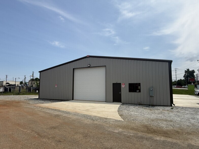 More Photos Of 1906 Dobbins Bridge Rd, Anderson Industrial For Sale