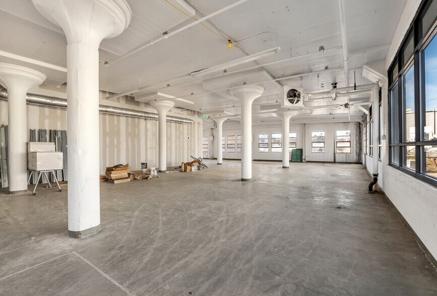 More Photos Of 80 Optical Dr, Southbridge Flex For Lease