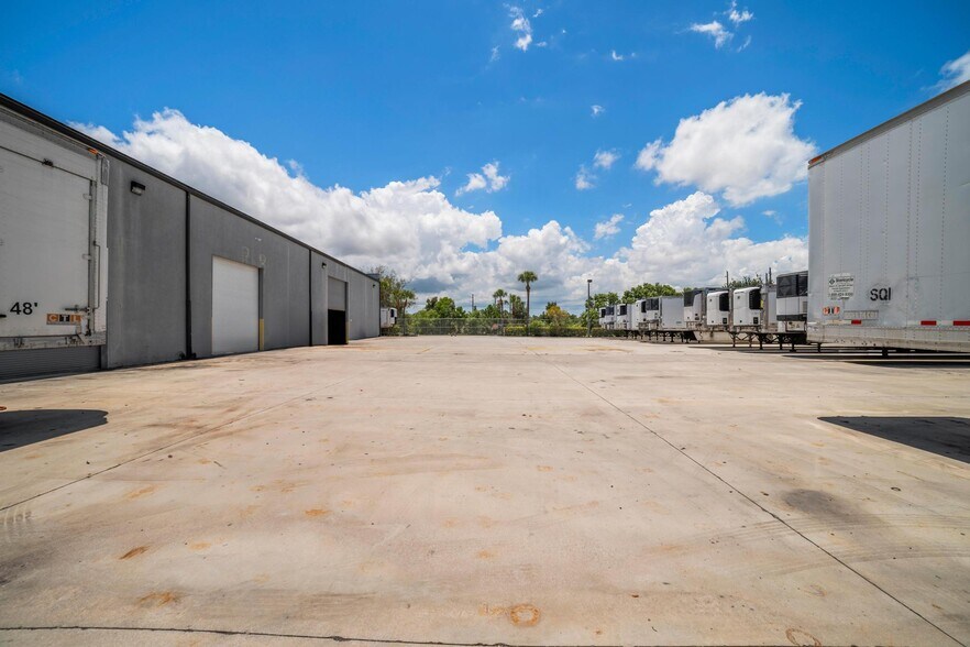 More Photos Of 5205 Tylerlakes Blvd, West Palm Beach Warehouse For Lease