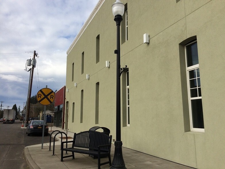 More Photos Of 418 S Trade St, Amity Storefront For Lease