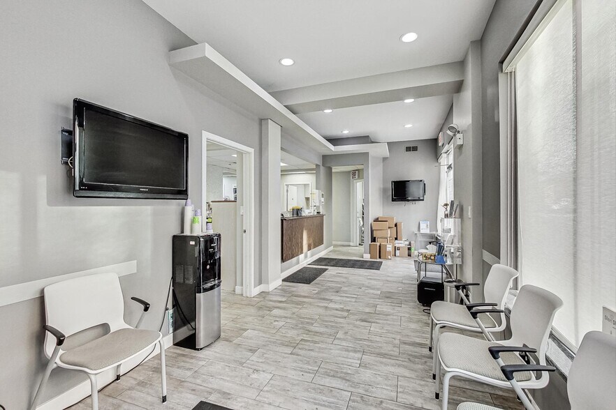 More Photos Of 2623 N Halsted St, Chicago Medical For Sale