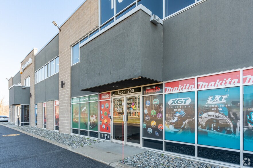 More Photos Of 1010 Rte Des Rivières, Lévis Freestanding For Sale