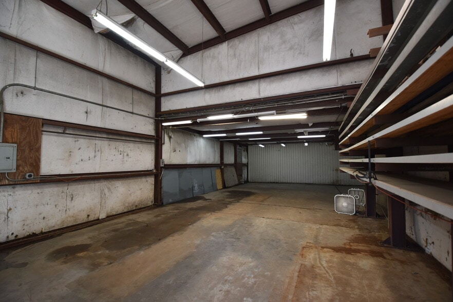 More Photos Of 2201 Chamberlain St, Houston Industrial For Sale