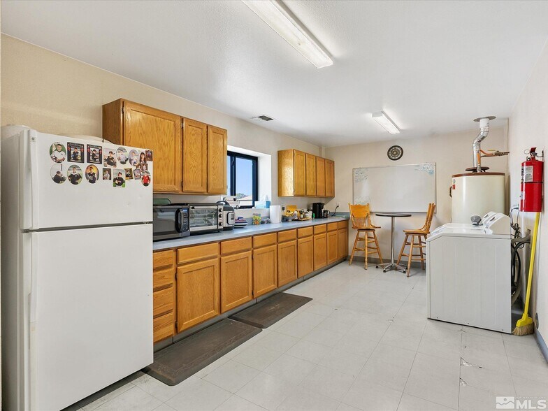 More Photos Of 810 W 6th St, Winnemucca Flex For Sale