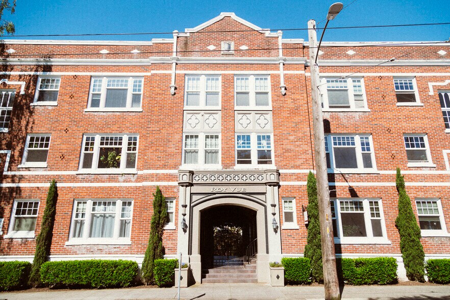 Primary Photo Of 615 Bellevue Ave E, Seattle Apartments For Sale