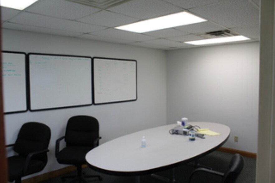 More Photos Of 807 Prospect Ave, Osceola Manufacturing For Lease