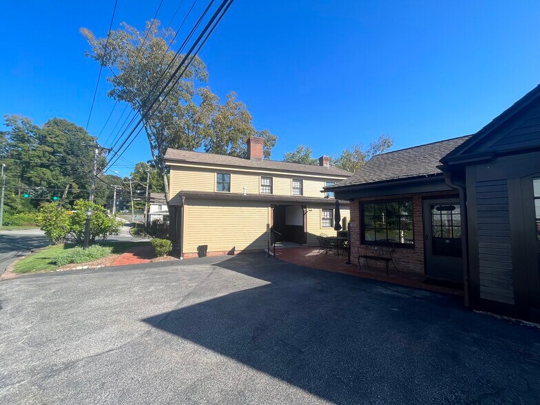 More Photos Of 931 Main St, South Glastonbury Office For Lease