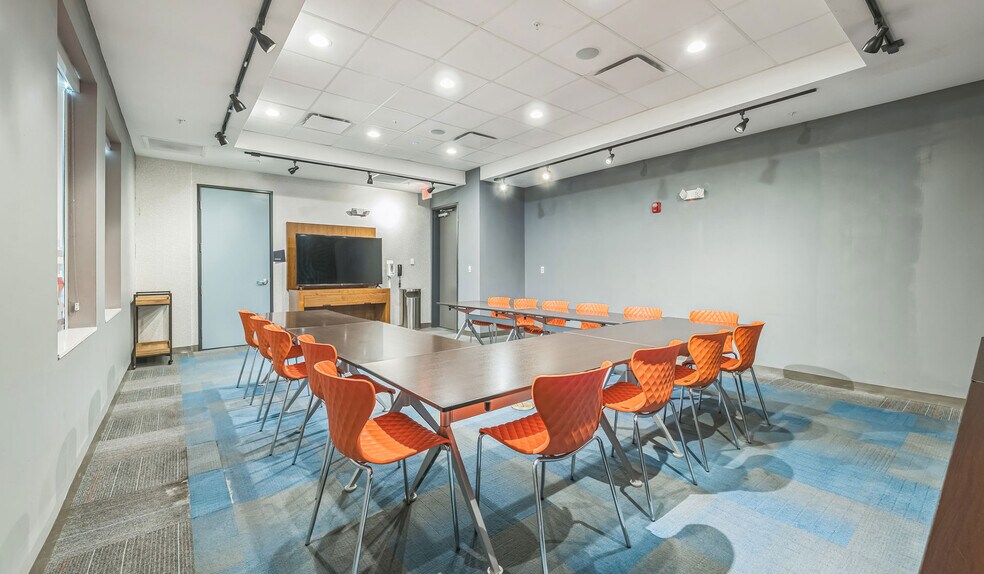 More Photos Of 900 S 11th St, Waco Hotel For Sale