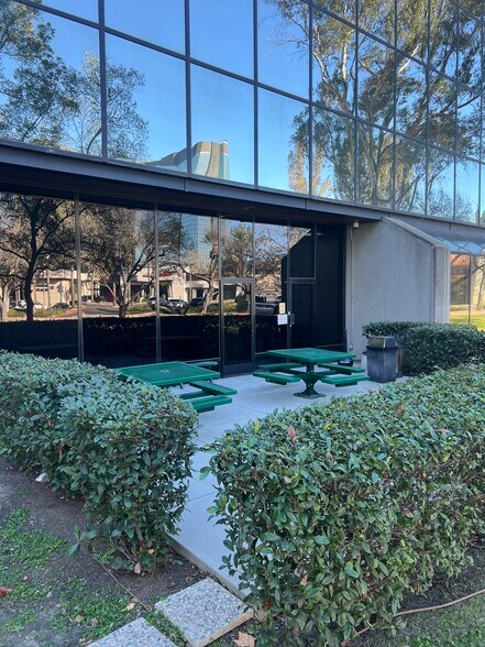 More Photos Of 5900 Canoga Ave, Woodland Hills Office For Lease