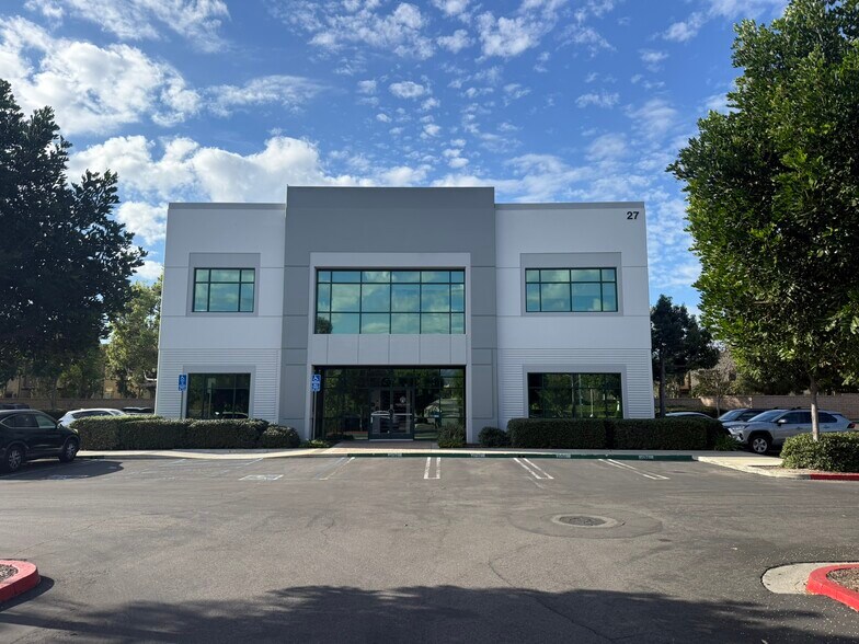 More Photos Of 27 Orchard Rd, Lake Forest Office For Sale