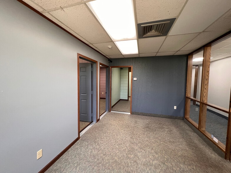 More Photos Of 1250 N Frontage Rd, Hastings Office For Lease