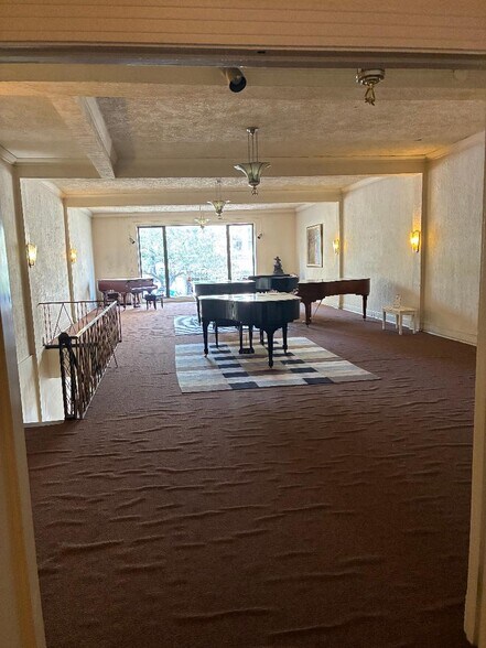 More Photos Of 1150 E Jersey St, Elizabeth Storefront For Sale