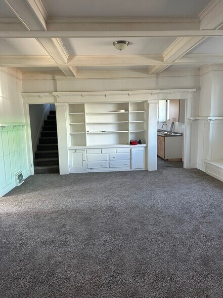 More Photos Of 353 SE Baseline St, Hillsboro General Retail For Sale