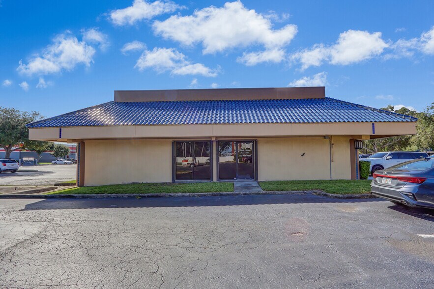 More Photos Of 955 SE Central Pky, Stuart Office For Lease